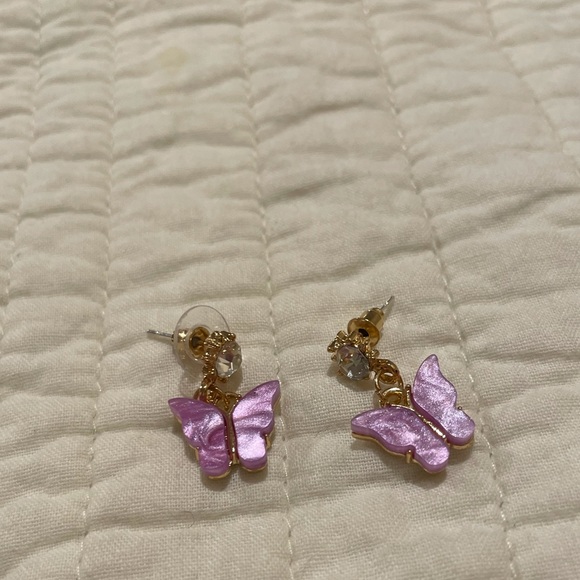 🏷️3/$15 SALE Lavender Butterfly Earrings - Picture 4 of 6